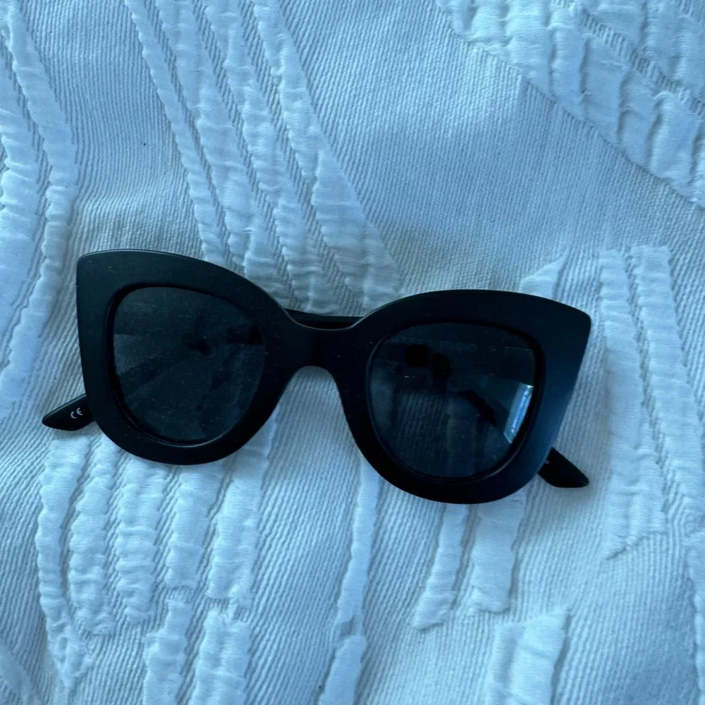 Sons & daughters sunglasses